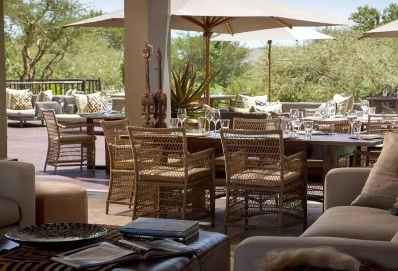 هتل Four Seasons Safari Lodge Serengeti