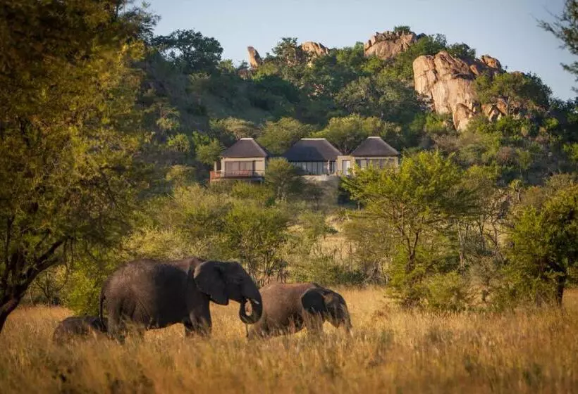 هتل Four Seasons Safari Lodge Serengeti