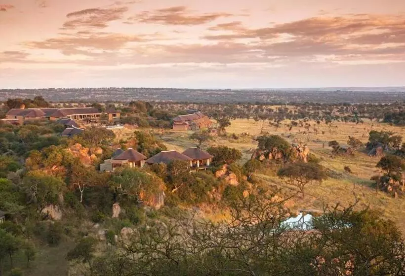 هتل Four Seasons Safari Lodge Serengeti