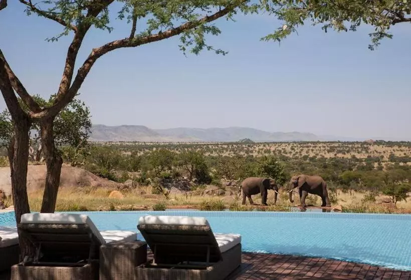 هتل Four Seasons Safari Lodge Serengeti