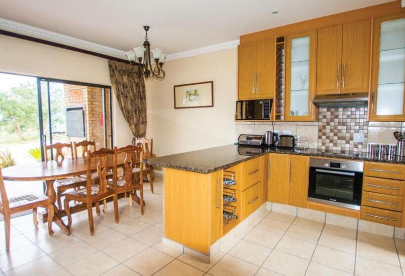 Отель Hoyohoyo Acorns Lodge