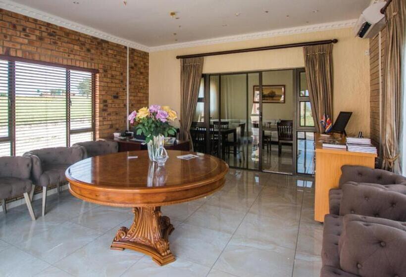 Отель Hoyohoyo Acorns Lodge