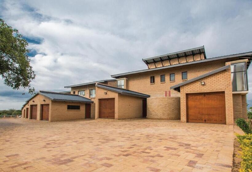 Отель Hoyohoyo Acorns Lodge