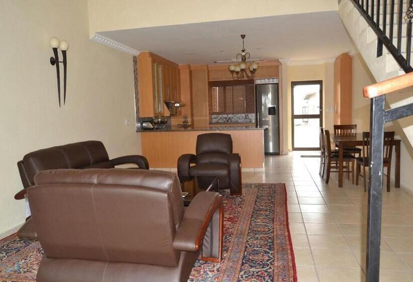 Отель Hoyohoyo Acorns Lodge