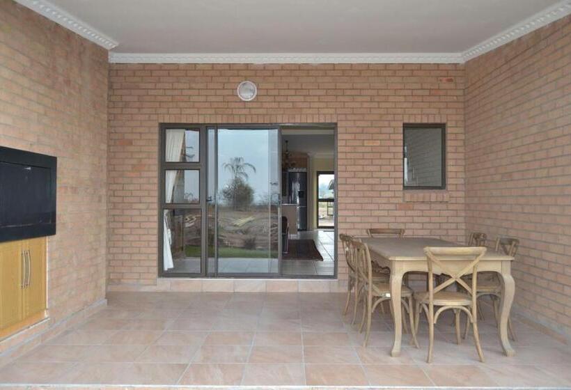 Отель Hoyohoyo Acorns Lodge