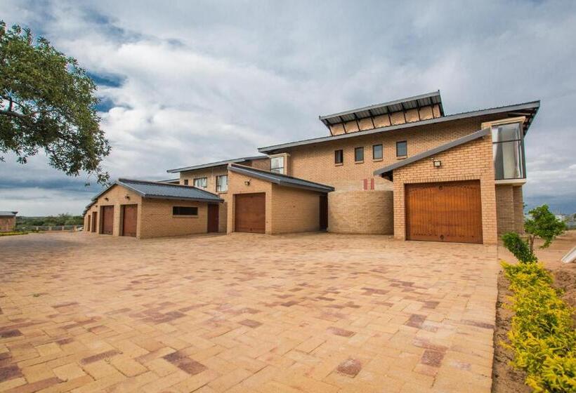 Отель Hoyohoyo Acorns Lodge