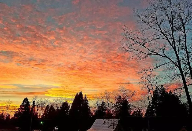 Retkeilymaja American River Inn