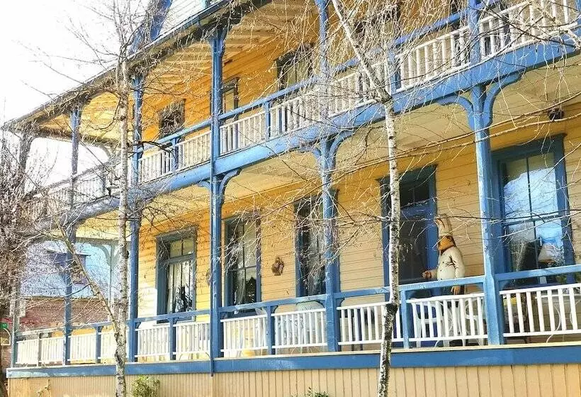 Retkeilymaja American River Inn