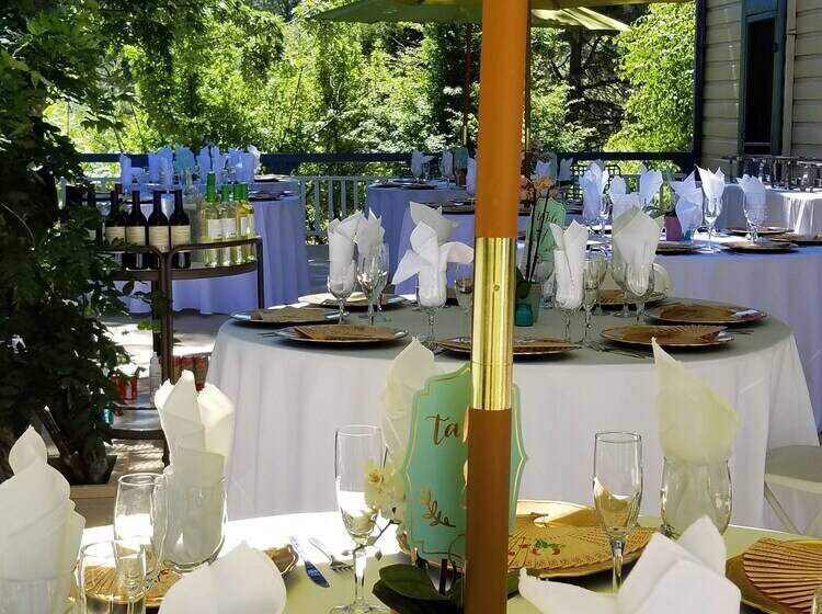 Общежитие American River Inn