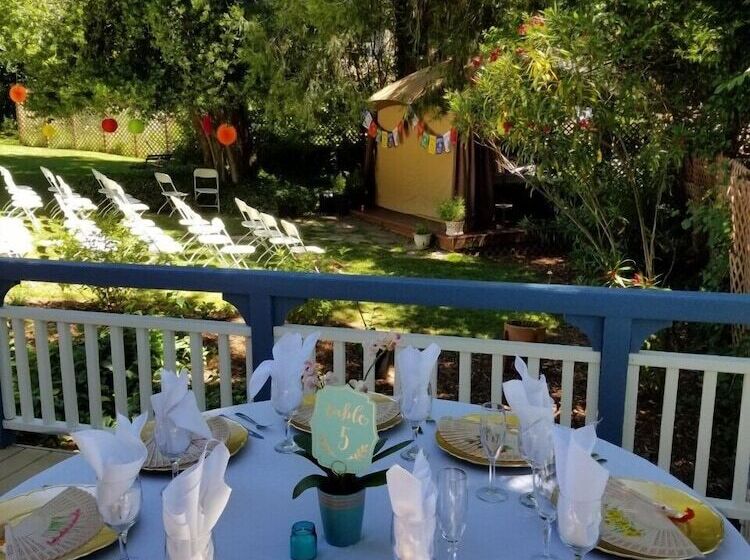 Общежитие American River Inn