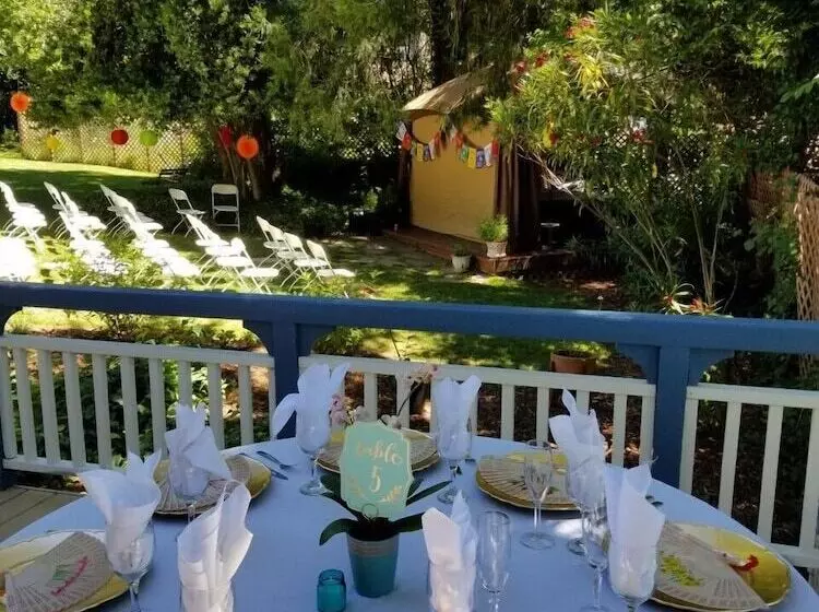 Retkeilymaja American River Inn