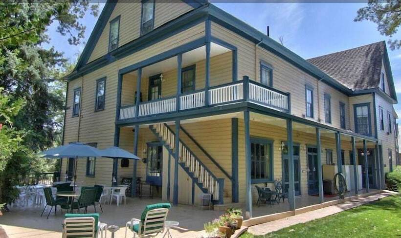 Общежитие American River Inn