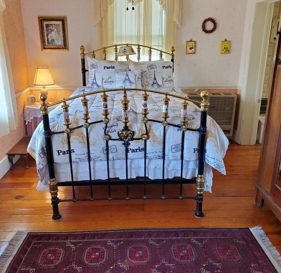 Общежитие American River Inn