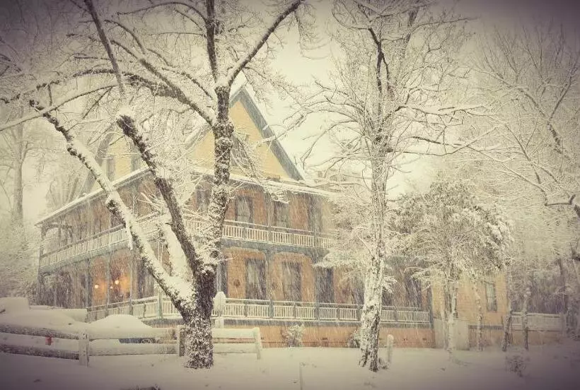 Retkeilymaja American River Inn