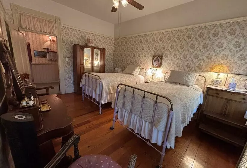 Retkeilymaja American River Inn