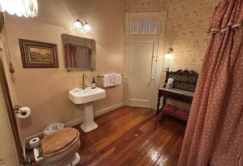 Retkeilymaja American River Inn