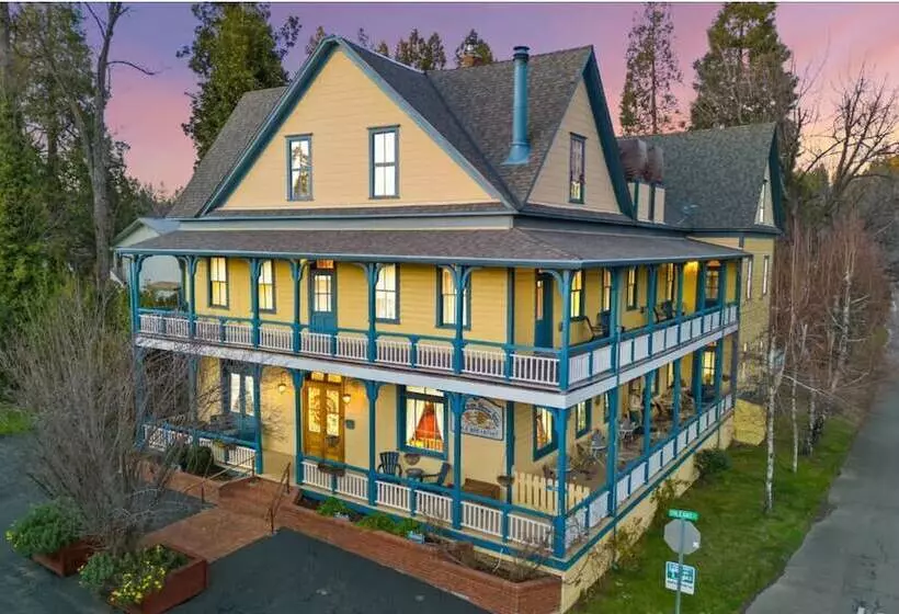 Retkeilymaja American River Inn