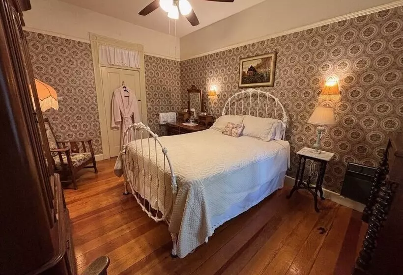 Retkeilymaja American River Inn