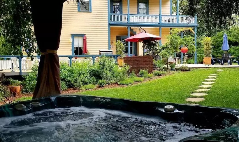 Retkeilymaja American River Inn