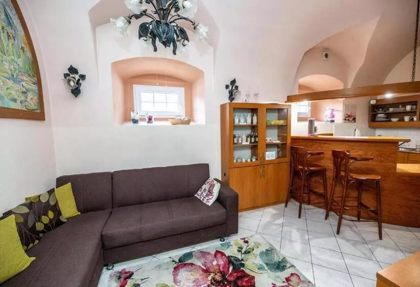 Hotelli Lovecký Zámeček