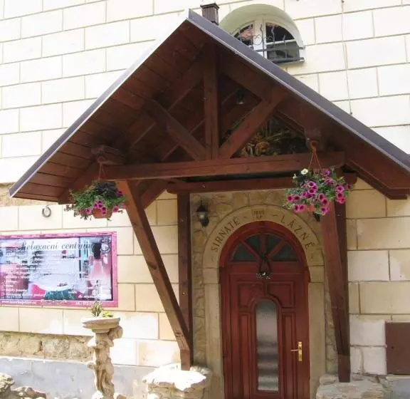 Hotelli Lovecký Zámeček