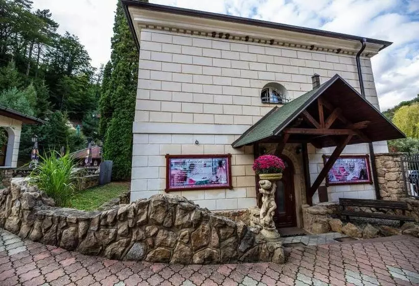 Hotelli Lovecký Zámeček