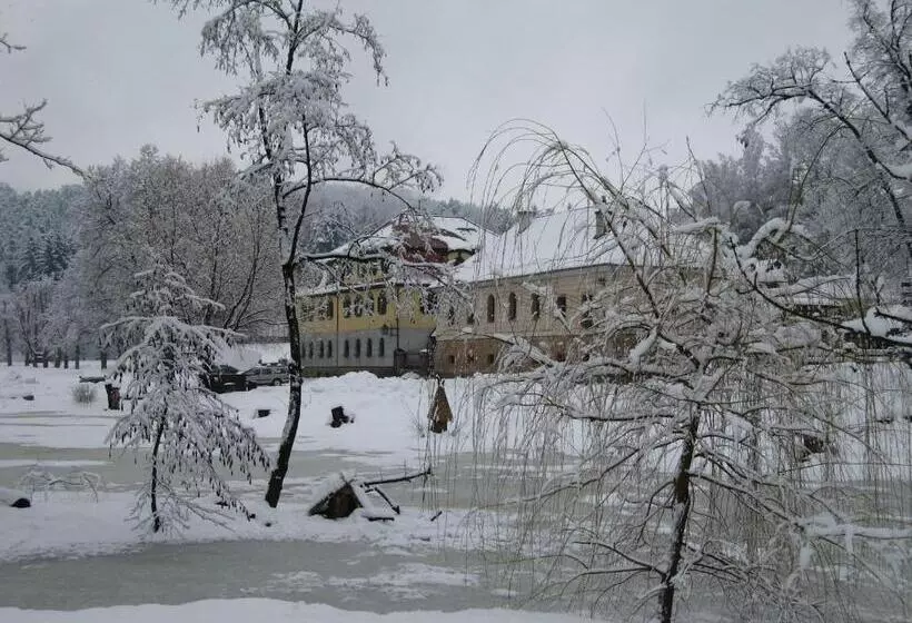 Hotelli Lovecký Zámeček