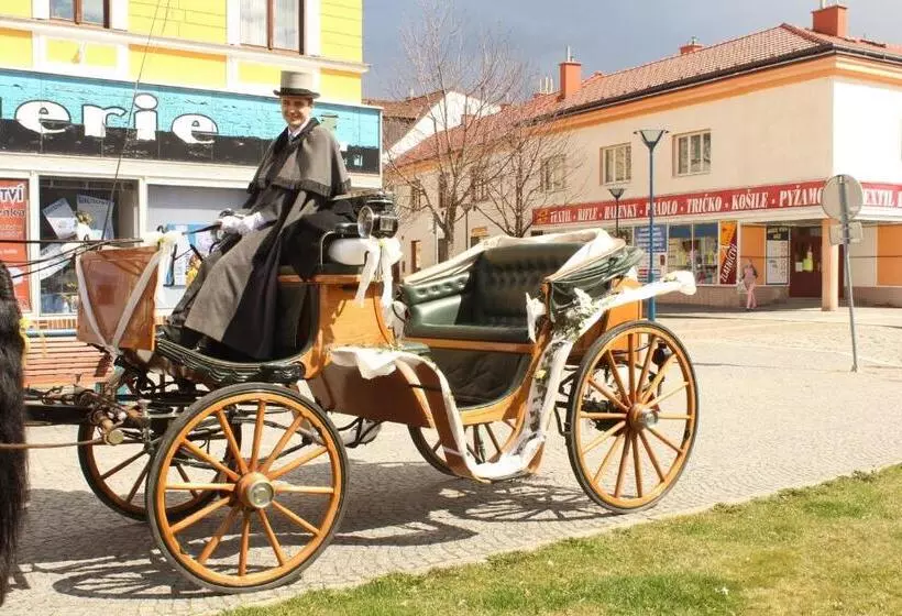 Hotelli Lovecký Zámeček