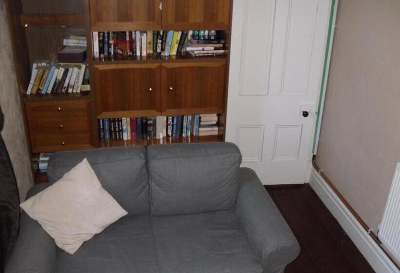 Aamiaismajoitus (B&B) The Hub At Abercrave