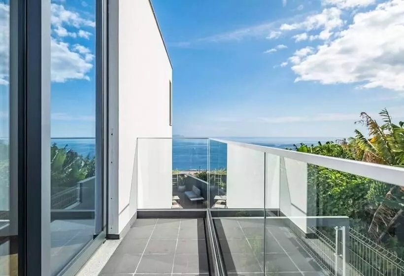 Cristiano Ronaldo Airport View