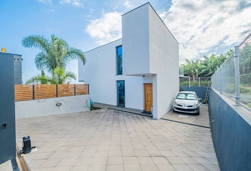 Cristiano Ronaldo Airport View