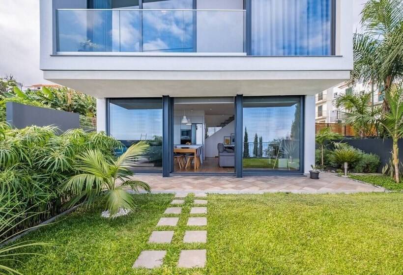 Cristiano Ronaldo Airport View