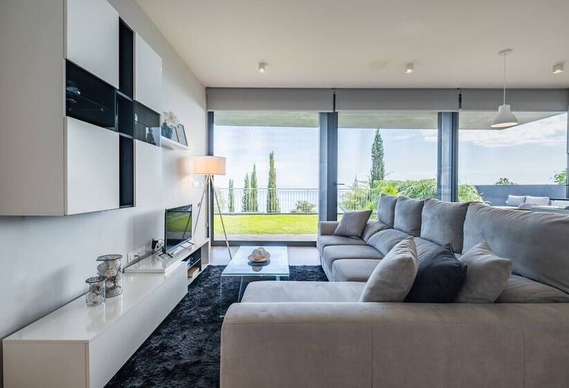 Cristiano Ronaldo Airport View