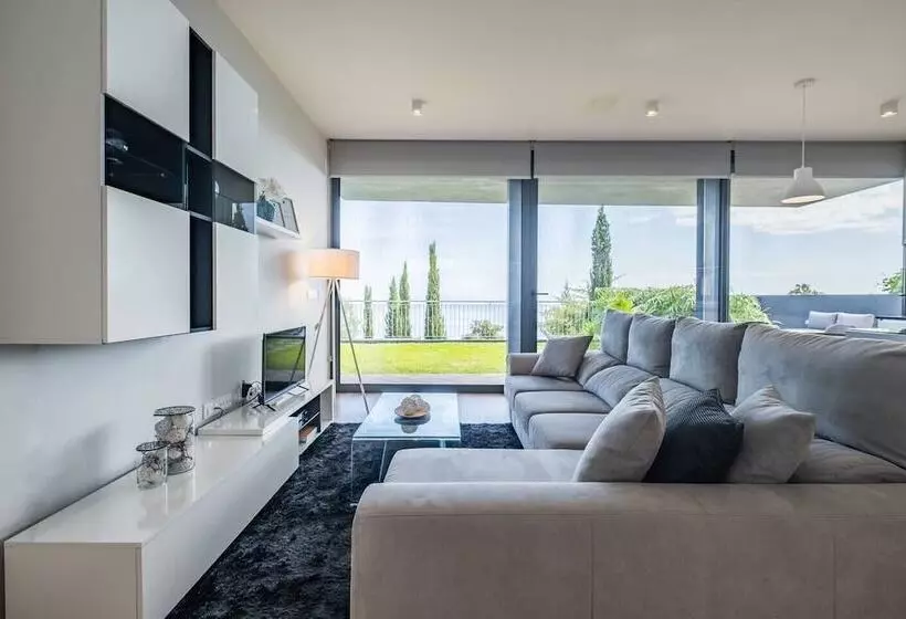 Cristiano Ronaldo Airport View