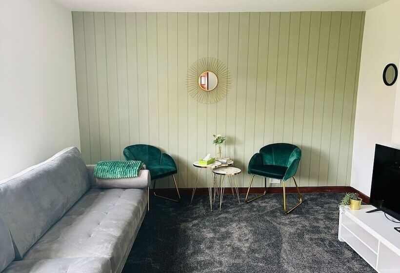 Lady Wilson Apartment By Klass Living Airdrie