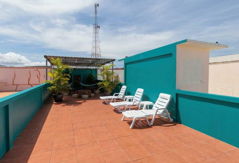 هاستل House Of Happiness