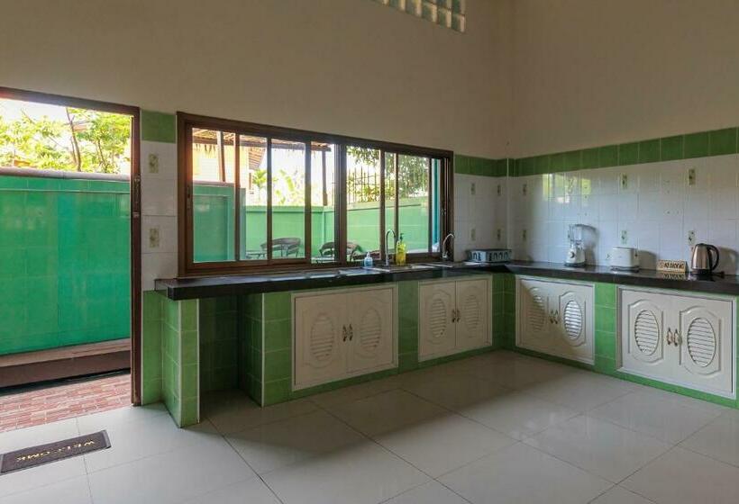 هاستل House Of Happiness