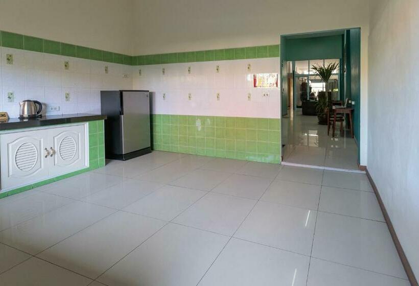 هاستل House Of Happiness