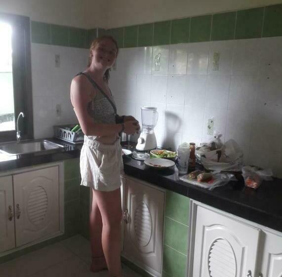 هاستل House Of Happiness