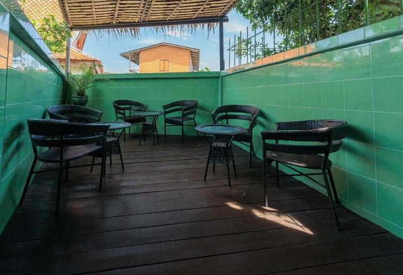 هاستل House Of Happiness