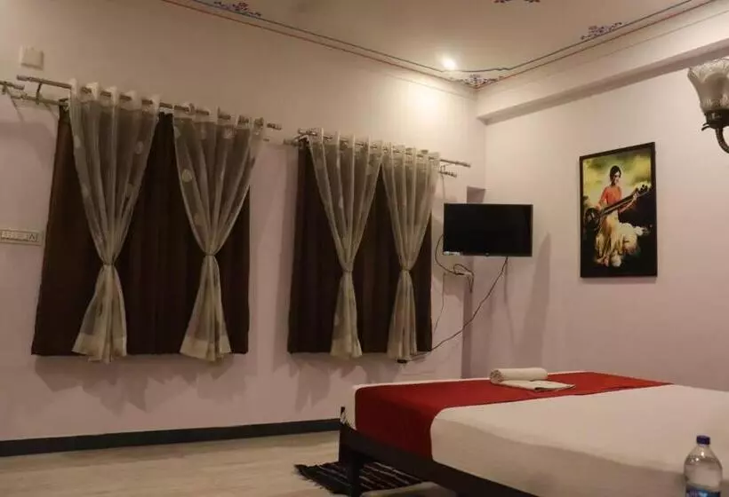 Pension  Shiv Palace