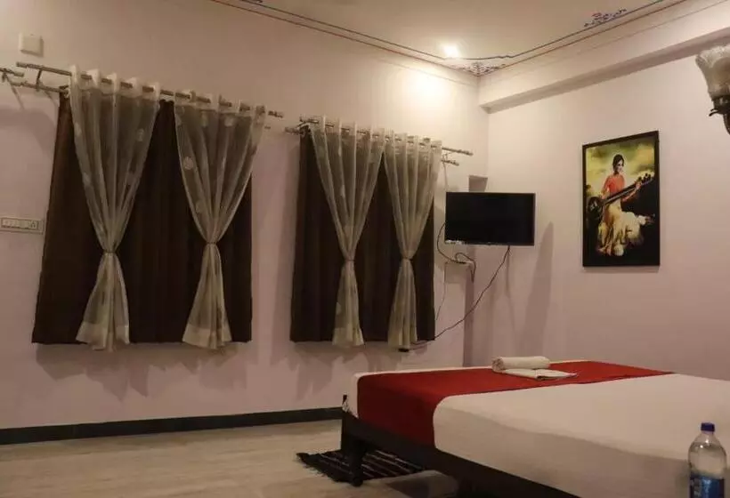 Pension  Shiv Palace