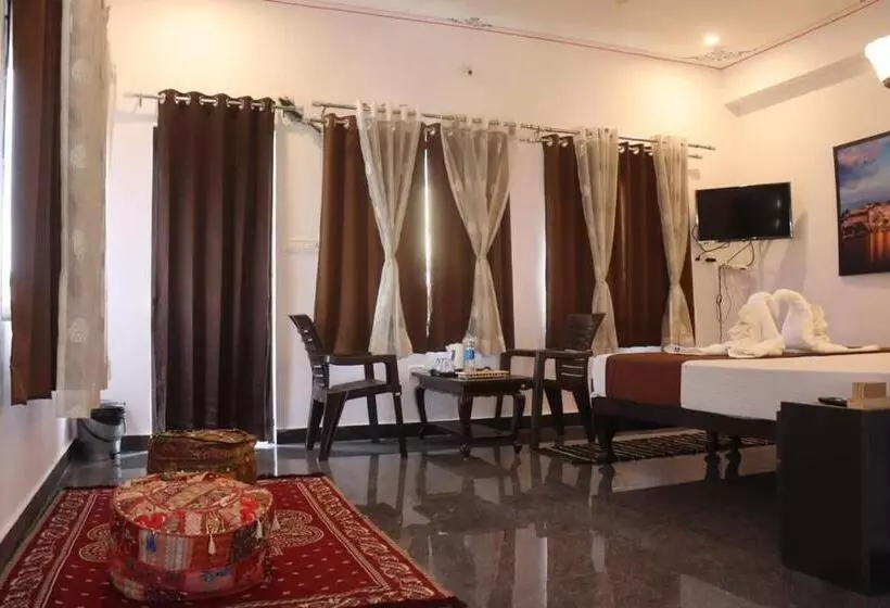 Pension  Shiv Palace