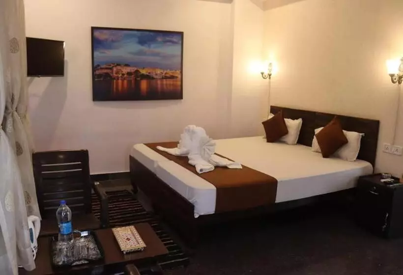Pension  Shiv Palace
