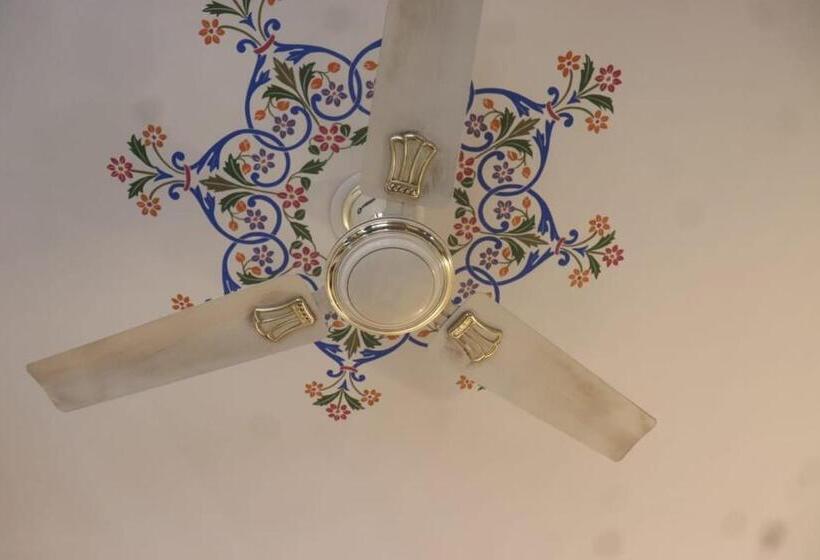 ペンション Shiv Palace