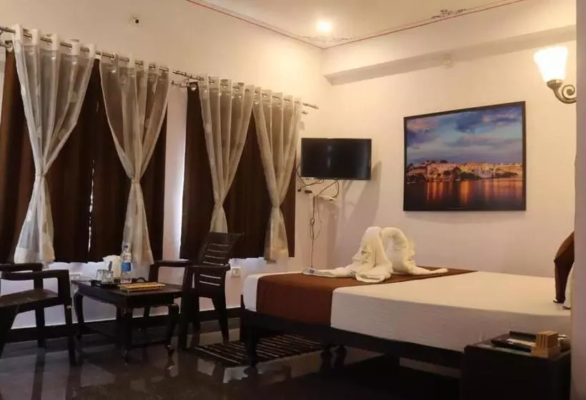 Pension  Shiv Palace