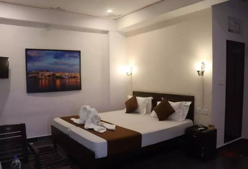 Pension  Shiv Palace