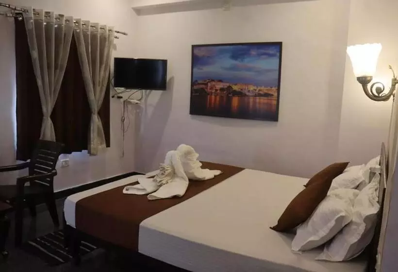 Pension  Shiv Palace