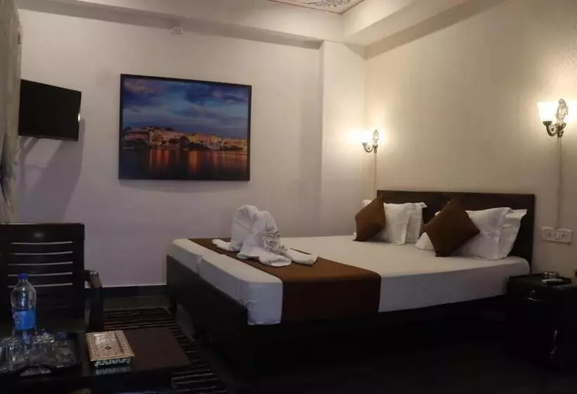 Pension  Shiv Palace