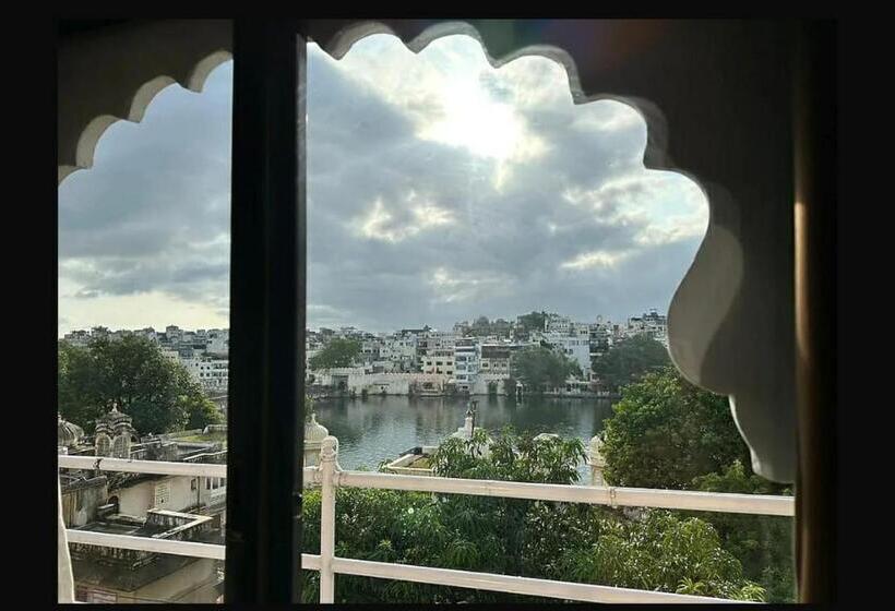 ペンション Shiv Palace